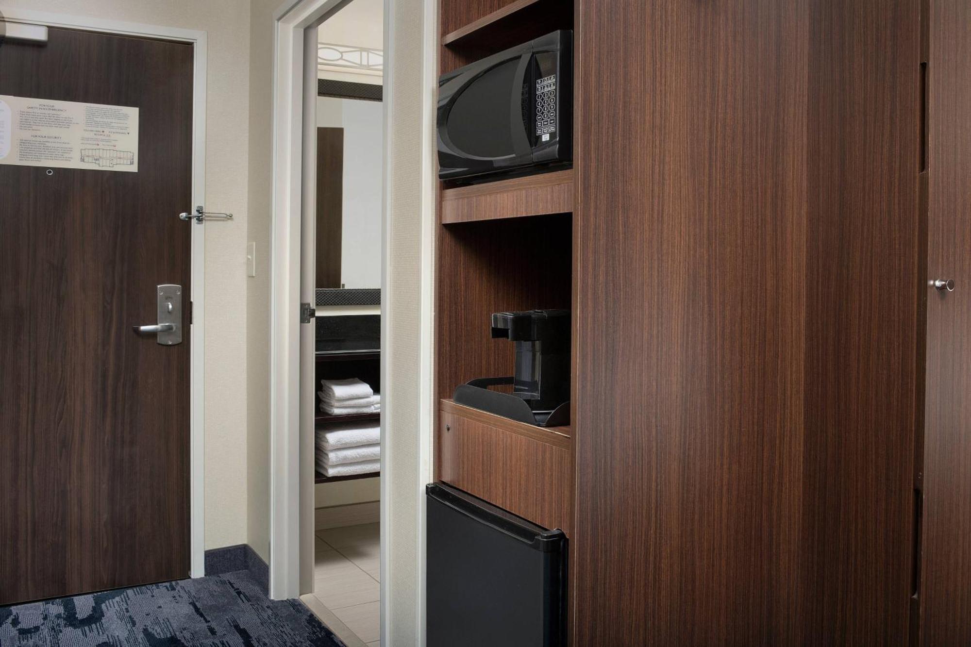 Fairfield Inn & Suites Baltimore BWI Airport Линтикам Экстерьер фото